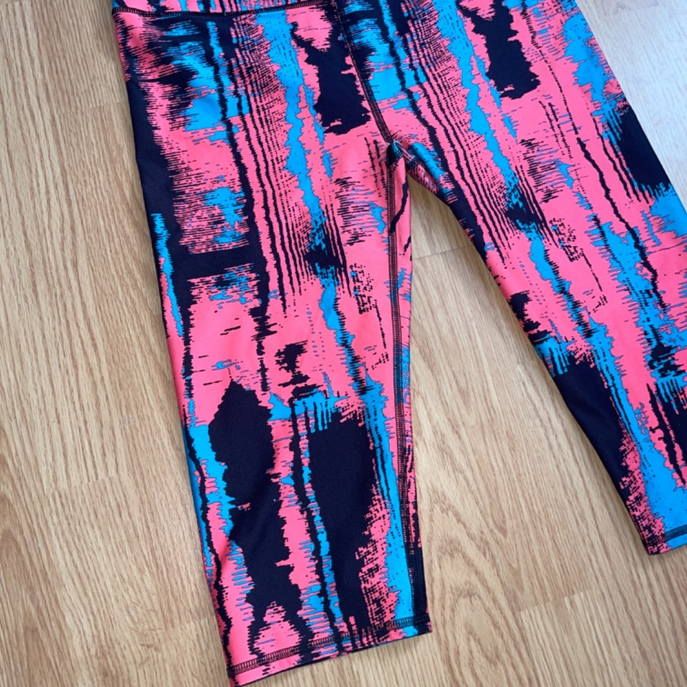 Fabletics Salar Cropped / Knee Length Multicolor … - image 5